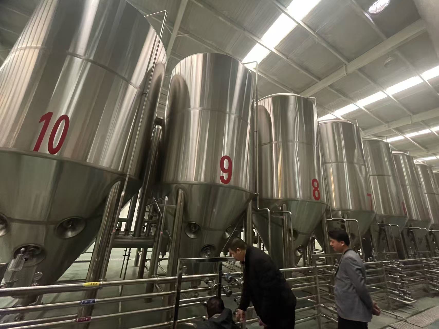 盐城精酿啤酒设备厂—平面布置、设备设计、制造、调试、培训等一条龙服务